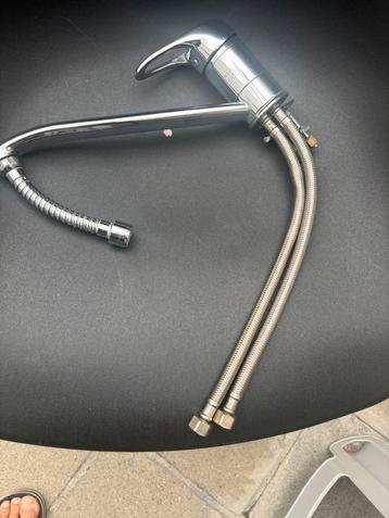 Keukenkraan In goede staat/ warm-koud beschikbaar voor biedingen
