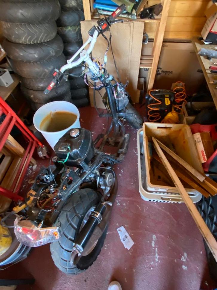 Mbk booster frames + stukken, Fietsen en Brommers, Brommeronderdelen | Scooters, Ophalen