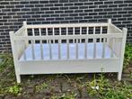 Vintage kinderbedje in witgeschilderd hout, Kinderen en Baby's, Babywiegjes en Ledikanten, Ophalen, Gebruikt
