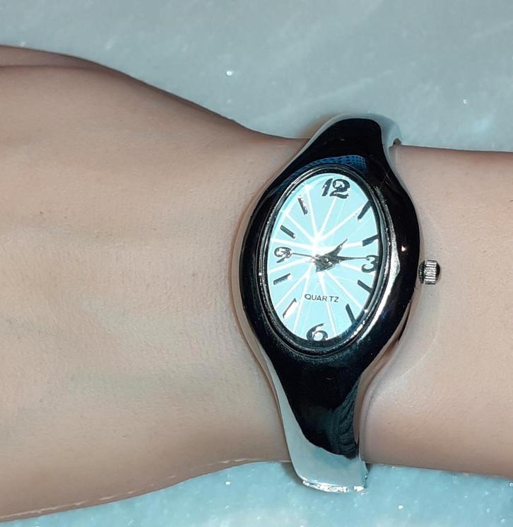 horloge dames zilver cuff Quartz, Handtassen en Accessoires, Armbanden, Nieuw, Staal, Zilver, Verzenden