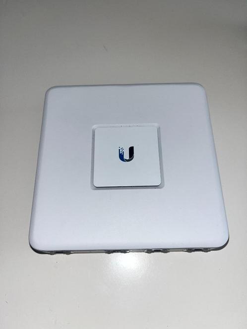 Ubiquiti UniFi Security Gateway 3P (USG-3P) – Routeur/Firewa, Computers en Software, Netwerk switches, Zo goed als nieuw, Ophalen of Verzenden