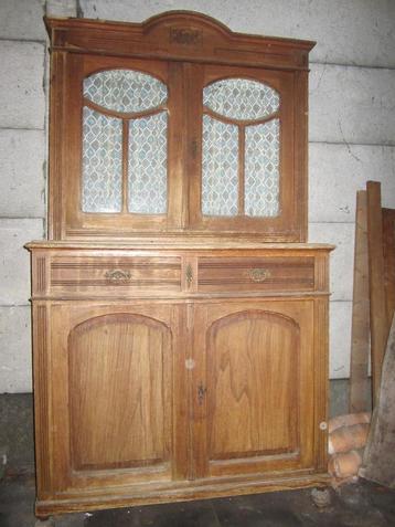 Vintage buffetkast beschikbaar voor biedingen