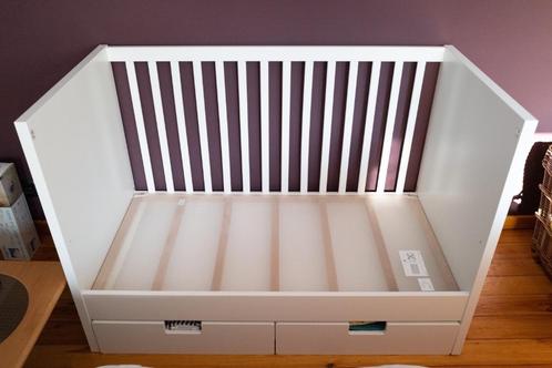 Kinderbedje met lades (ledikant) - nieuwstaat! - meegroeibed, Kinderen en Baby's, Kinderkamer | Bedden, Zo goed als nieuw, Minder dan 140 cm