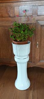Zuil en bijbehorende pot in wit aardewerk, Ophalen, Gebruikt