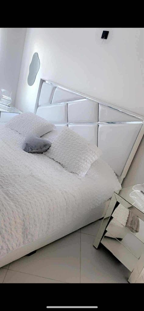 Lit box 180/200, Huis en Inrichting, Slaapkamer | Boxsprings, Nieuw, 180 cm, 200 cm, Tweepersoons, Beige, Ophalen