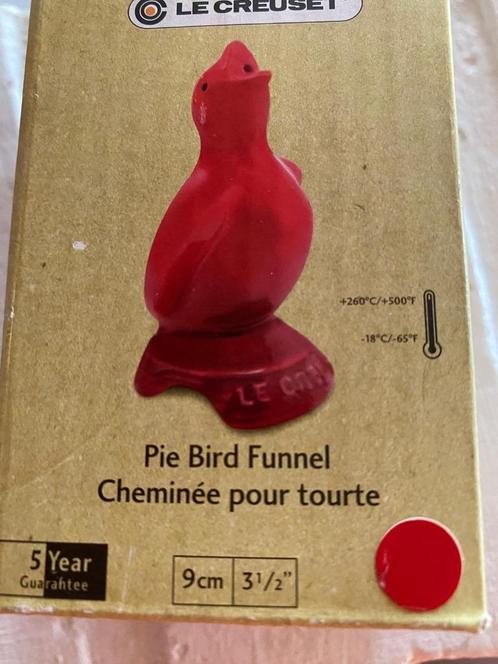Le Creuset Pie vogeltrechter nieuw in doos rood 3,5", Huis en Inrichting, Keuken | Potten en Pannen, Nieuw, Overige typen, Overige materialen