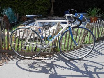 Te koop 2 vintages koersfietsen 1 GULF 1 CHESINI in nieuwsta beschikbaar voor biedingen