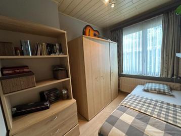 Slaapkamer set – kast, rek en bed in zeer goede staat beschikbaar voor biedingen