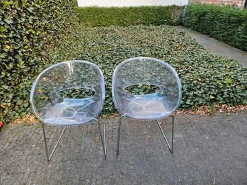 Stoelen buiten-binnen 2+1 gratis beschikbaar voor biedingen