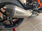 AKRAPOVIC SLIP-ON KTM 1390 SUPERDUKE R EVO 24 Titanium, Motoren, Ophalen, Nieuw