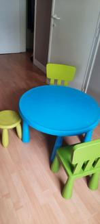 Leuke Ikea Mammut  tafel 85cm diameter+ 2stoeltjes+1krukje, Kinderen en Baby's, Kinderkamer | Tafels en Stoelen, Ophalen, Gebruikt