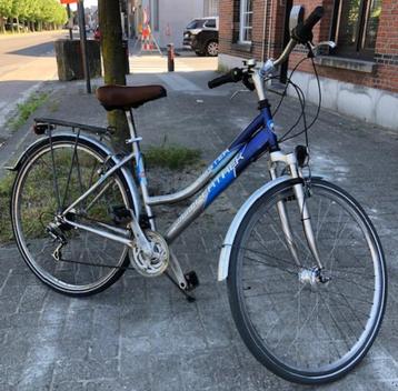 damesfiets TWISTER met 18 versnellingen,nagezien-alles werkt beschikbaar voor biedingen