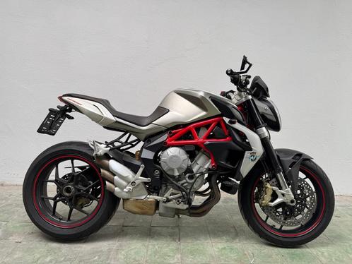 MV Agusta Brutale 800 - gekeurd - 1 jaar garantie - 13100 km, Motos, Motos | MV Agusta, Particulier, Naked bike, plus de 35 kW