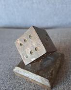Vintage metalen dobbelstenen presse-papier, bureauornament, Antiek en Kunst, Ophalen of Verzenden