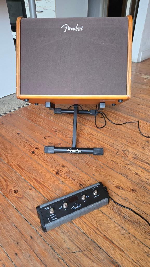 Fender Acoustic 100 Comboversterker + footswitch, Muziek en Instrumenten, Versterkers | Bas en Gitaar, Gebruikt, Gitaar, 100 watt of meer