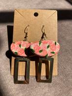 Handbeschilderde oorbellen Peony ByJ&S🌷, Handtassen en Accessoires, Oorbellen, Overige materialen, Hangers, Nieuw, Ophalen of Verzenden
