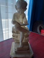 Beeld in albast jongen met boek., Ophalen of Verzenden