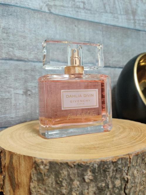 Givenchy Dahlia Divin 75ml EDT - Dames parfum, Handtassen en Accessoires, Uiterlijk | Parfum, Nieuw, Verzenden