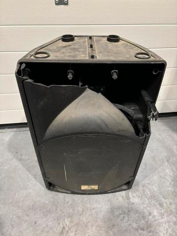 Devine Artis 15A 400 Watt actieve luidspreker gevallen beschikbaar voor biedingen