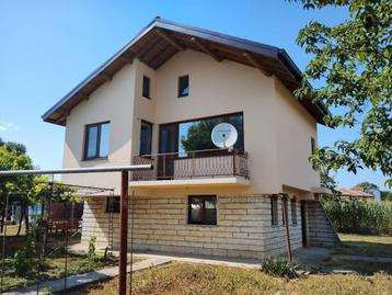 Twee Woningen op Groot Perceel in Noordoost-Bulgarije beschikbaar voor biedingen