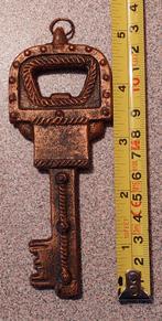 Metalen flesopener in de vorm van een sleutel, Verzamelen, Ophalen of Verzenden, Zo goed als nieuw, Flesopener