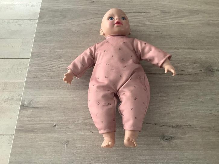 Speelgoed baby pop (38 cm), Kinderen en Baby's, Speelgoed | Poppen, Zo goed als nieuw, Babypop, Ophalen of Verzenden