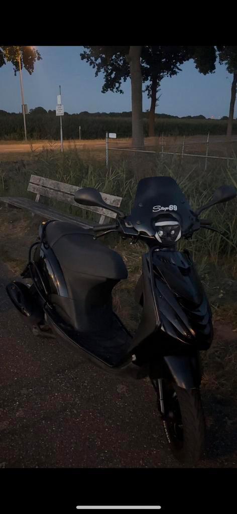 Piaggio Zip 80cc - A klasse, Fietsen en Brommers, Scooters | Kymco, Gebruikt, Overige modellen, Klasse A (25 km/u), Benzine, Ophalen