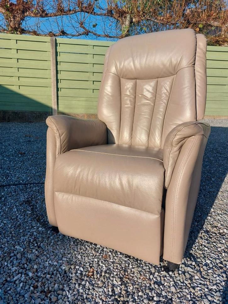 Electrische lederen zetel relax met sta op functie - lift, Huis en Inrichting, Fauteuils, Gebruikt, Ophalen