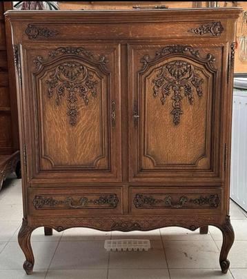 Antiek kast beschikbaar voor biedingen