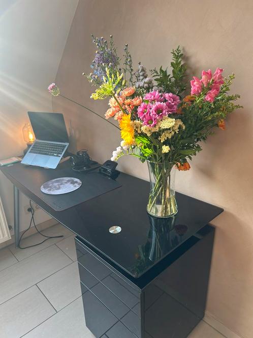 Mooi, modern en praktisch zwart bureau, Huis en Inrichting, Bureaus, Zo goed als nieuw, Bureau, Ophalen