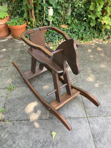Houten hobbelpaard beschikbaar voor biedingen