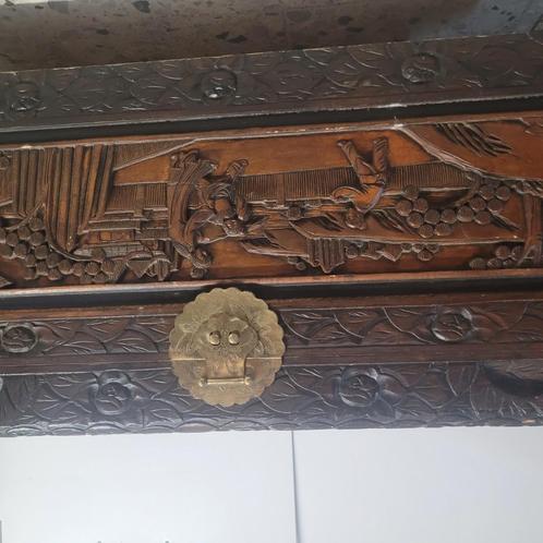 Coffre en bois sculpture asiatique, Antiek en Kunst, Kunst | Beelden en Houtsnijwerken, Ophalen
