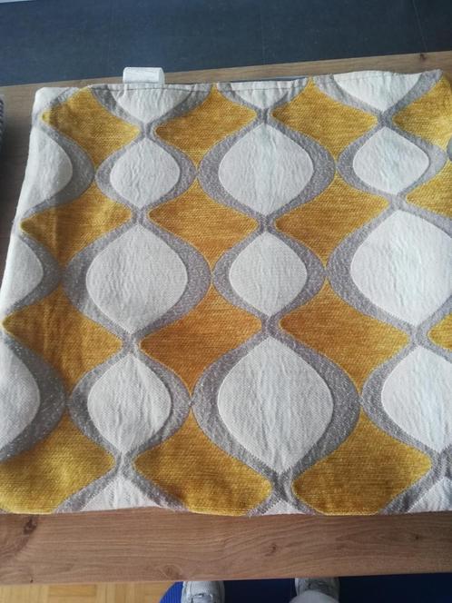 coussin Twiggy Maison du Monde, Huis en Inrichting, Woonaccessoires | Kussens, Zo goed als nieuw, Geel, Vierkant, Ophalen