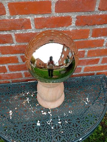 4 Dikke Goudkleurige Kerstbollen/Heksenbollen.. Rondom 64 CM beschikbaar voor biedingen