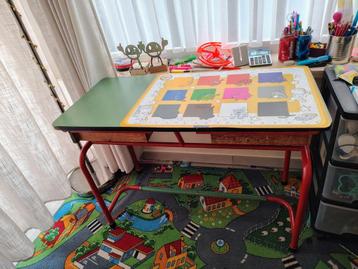lessenaar bureau beschikbaar voor biedingen