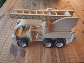 Houten brandweerwagen Plantoys beschikbaar voor biedingen