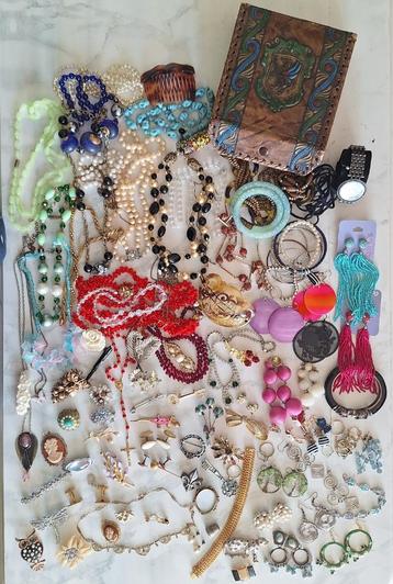 Grote lot antieke en vintage sieraden( 100+ items) in 1 koop beschikbaar voor biedingen