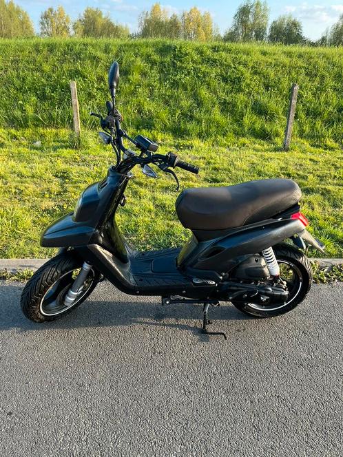 Booster naked 13p, Fietsen en Brommers, Scooters | Yamaha, Klasse A (25 km/u), Benzine, Ophalen of Verzenden
