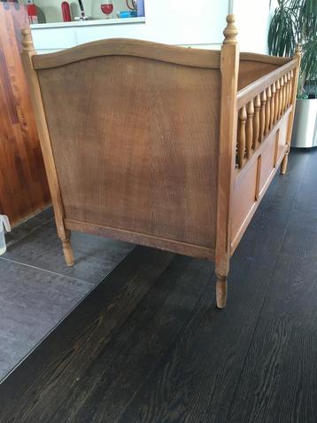 Vintage kinderbed beschikbaar voor biedingen