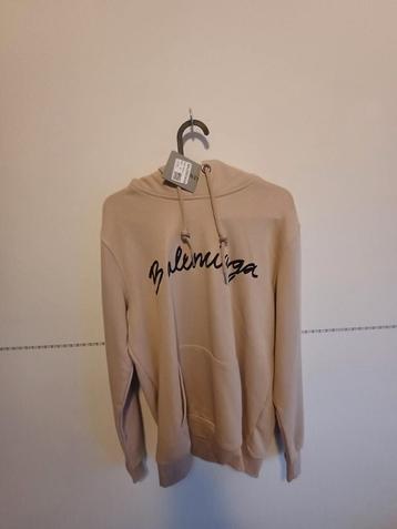 Hoodie Balenciaga beschikbaar voor biedingen