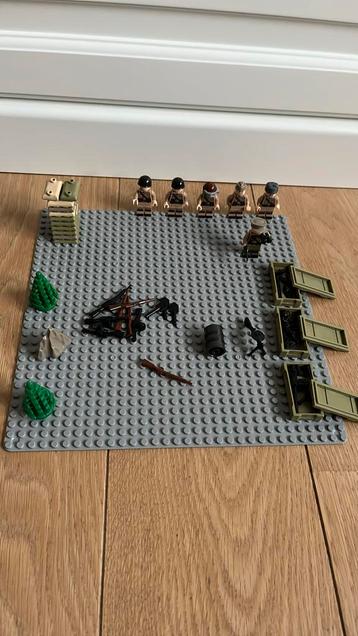 Lot de figurines type Lego - military - Lot 3 disponible aux enchères