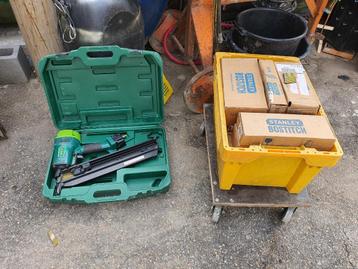 Pistolet à clous avec 14 goupilles, clous galvanisés,, Enlèvement ou Envoi, Neuf
