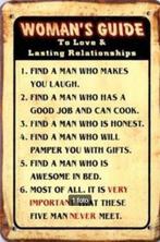 Metalen rusty-old vintage look wandplaat humor Woman's Guide, Enlèvement ou Envoi, Neuf