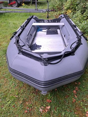 Rubberboot BB line met lekke tube beschikbaar voor biedingen