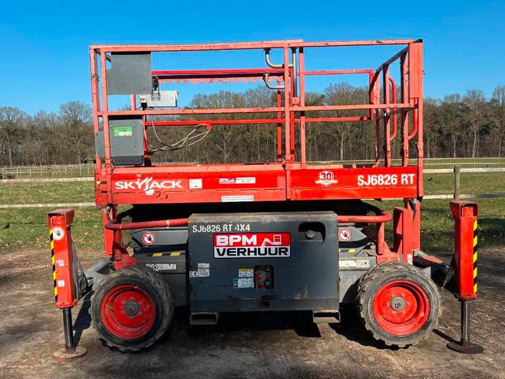 Skyjack SJ 6826 RT 10m schaarlift 4x4 diesel skyjack, Zakelijke goederen, Machines en Bouw | Liften, Steigers en Ladders
