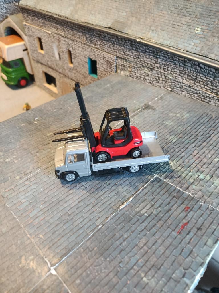 Camion benne Mercedes + chariot élévateur Linde Siku, Hobby & Loisirs créatifs, Voitures miniatures | 1:32, Utilisé, Bus ou Camion