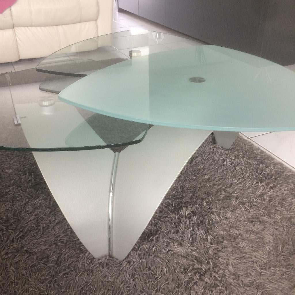 Salontafel met stevige voet., Ophalen