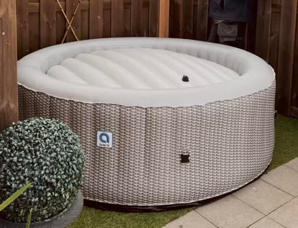 Opblaasbare jacuzzi, Ophalen, Zo goed als nieuw, Afdekzeil, Opblaasbaar