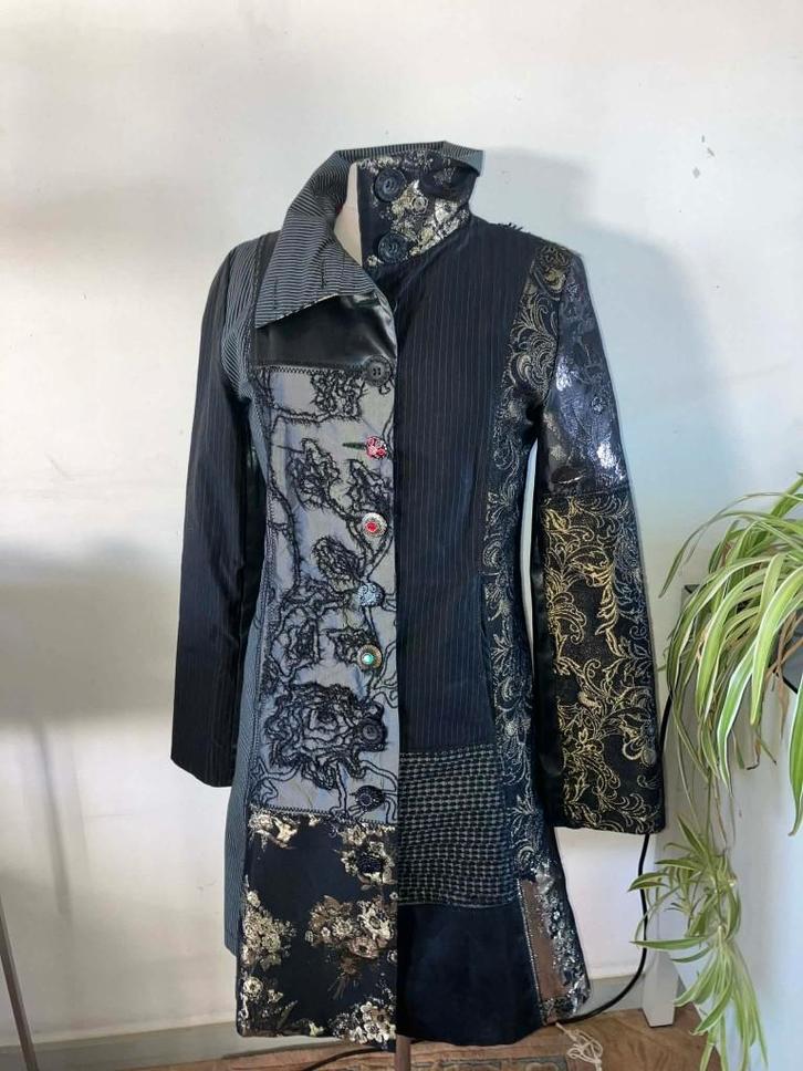 Jas desigual - maat 38/40 - Nieuwstaat !, Kleding | Dames, Jassen | Winter, Zo goed als nieuw, Maat 38/40 (M), Zwart, Ophalen of Verzenden