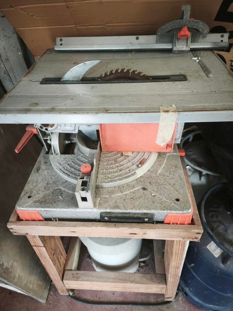 Scie sur table DEWALT, Bricolage & Construction, Outillage | Scies mécaniques